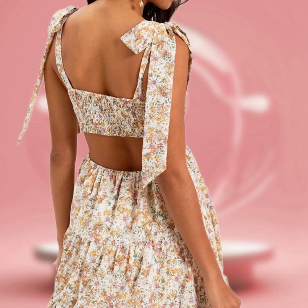 Flowy backless mini dress NEW WITH TAGS
VTD01